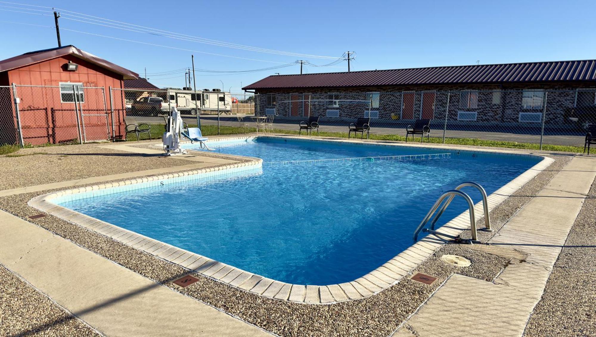 Regency Inn Hondo Exterior photo