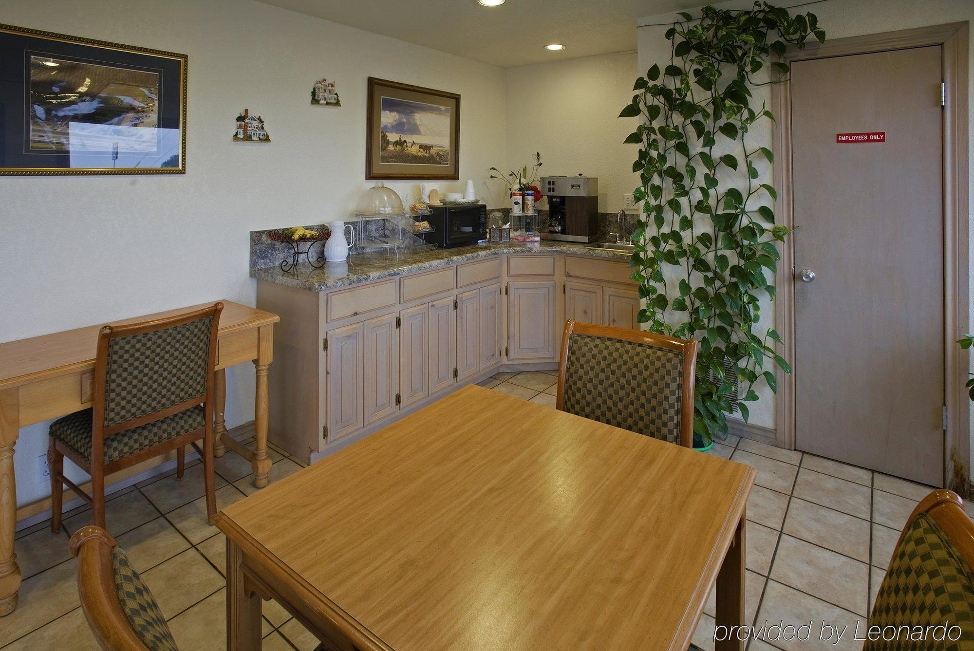 Regency Inn Hondo Restaurant photo