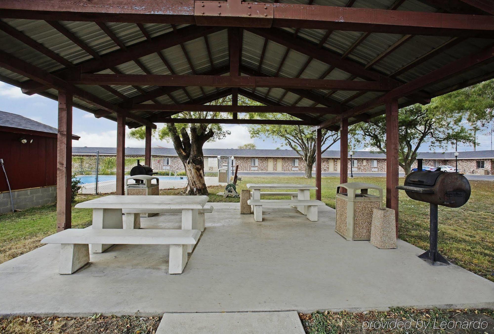 Regency Inn Hondo Restaurant photo